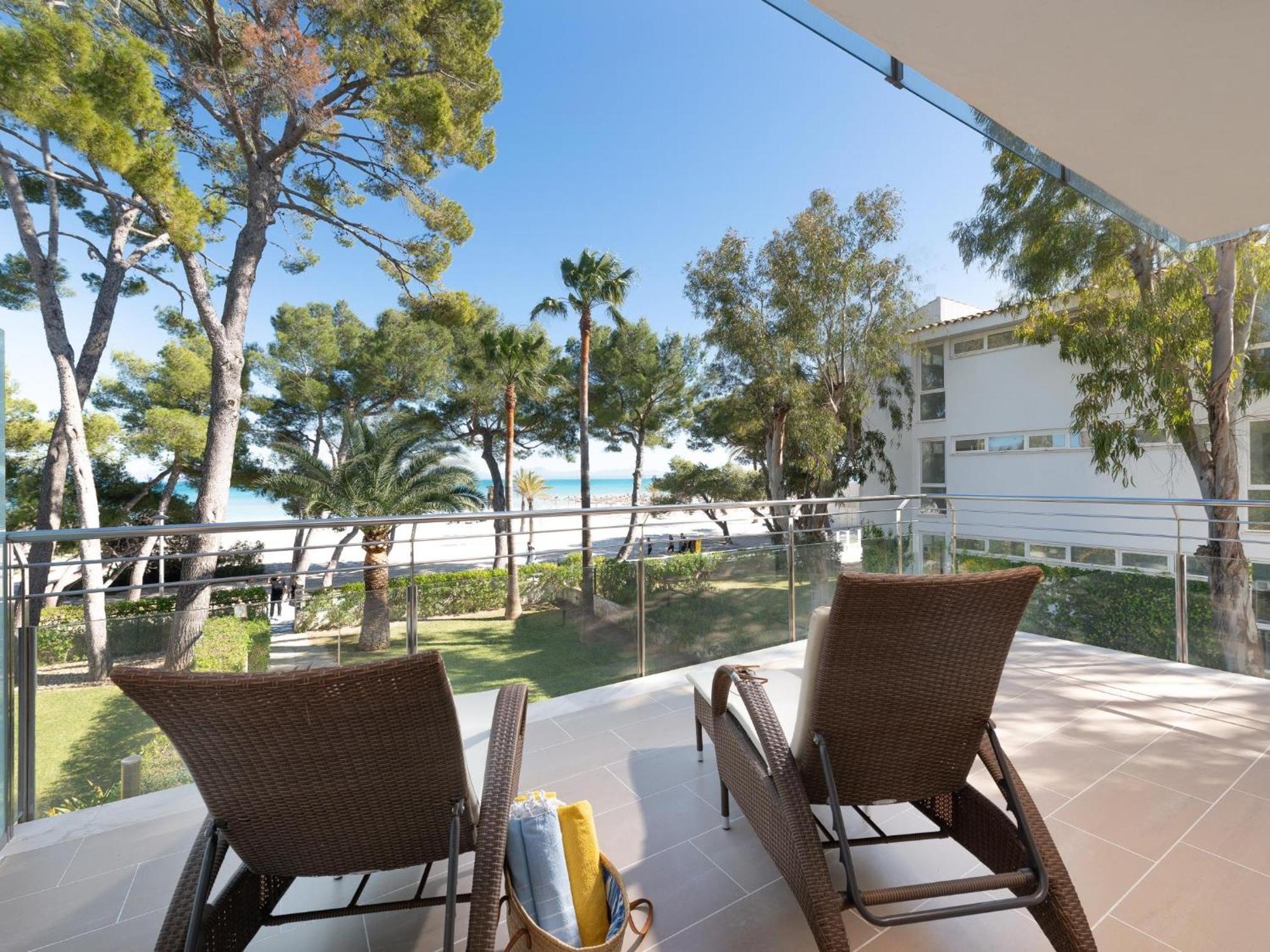 Ferienhaus Exclusiva En Primera Linea De Playa En Con Jacuzzi Alcúdia