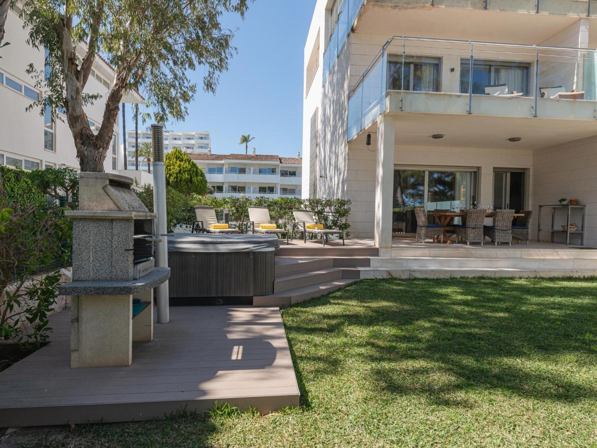 Ferienhaus Exclusiva En Primera Linea De Playa En Con Jacuzzi Alcúdia