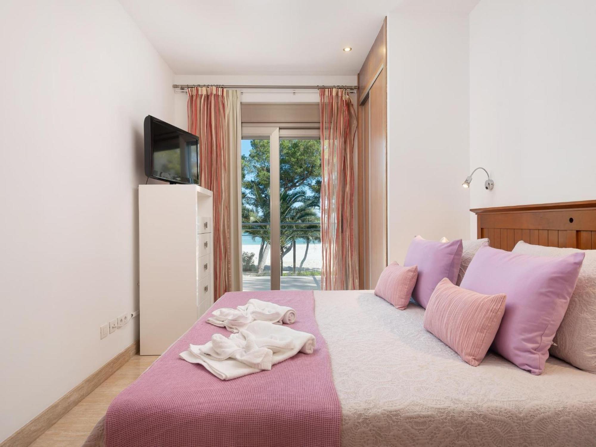 Ferienhaus Exclusiva En Primera Linea De Playa En Con Jacuzzi Alcúdia